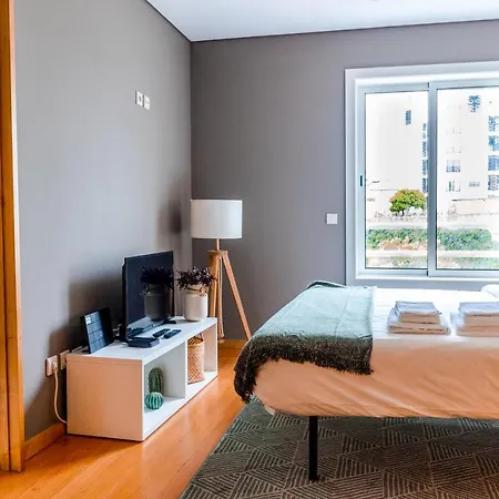 Sunny Studio In The Heart Of Lapa - 5Min Walk To Metro! Porto Buitenkant foto
