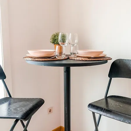 Sunny Studio In The Heart Of Lapa - 5Min Walk To Metro! Porto Buitenkant foto
