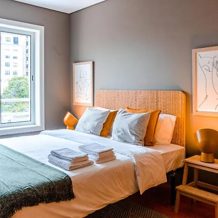Sunny Studio In The Heart Of Lapa - 5Min Walk To Metro! Porto Buitenkant foto