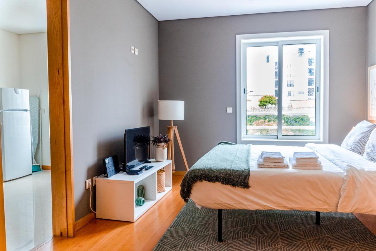 Sunny In The Heart Of Lapa - 5min Walk To Metro! Apartment