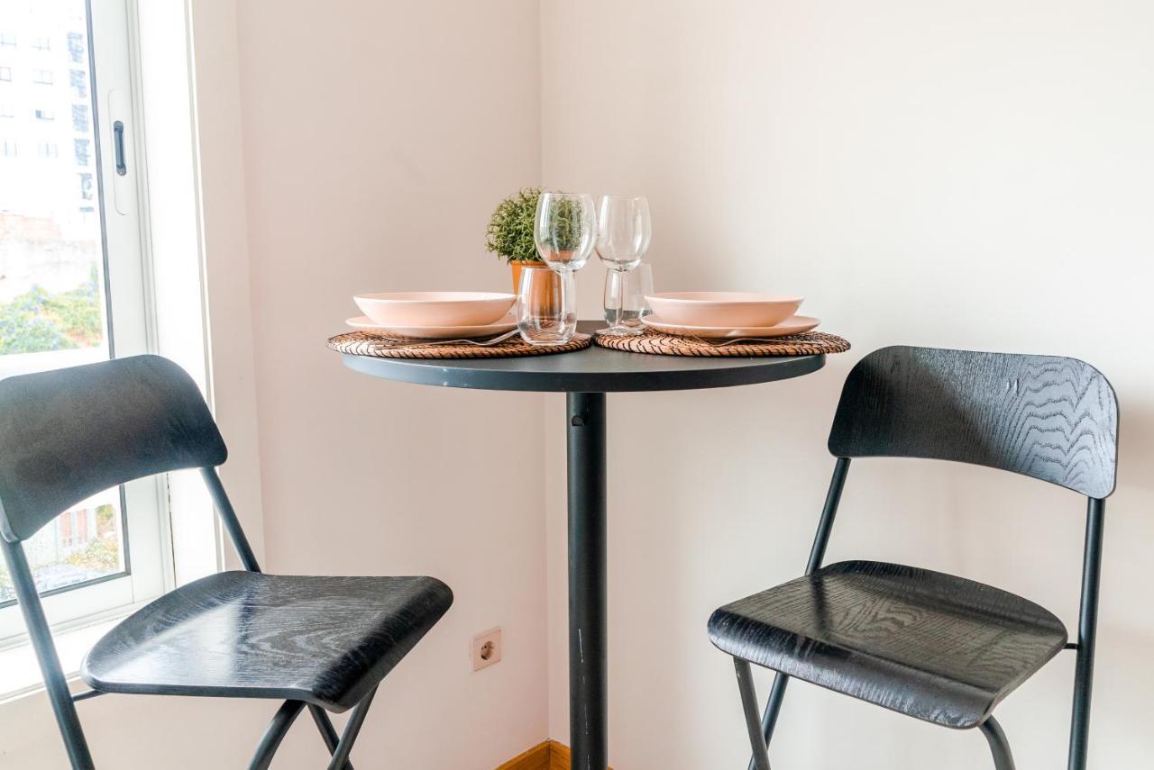 Sunny In The Heart Of Lapa - 5min Walk To Metro! Apartment Porto