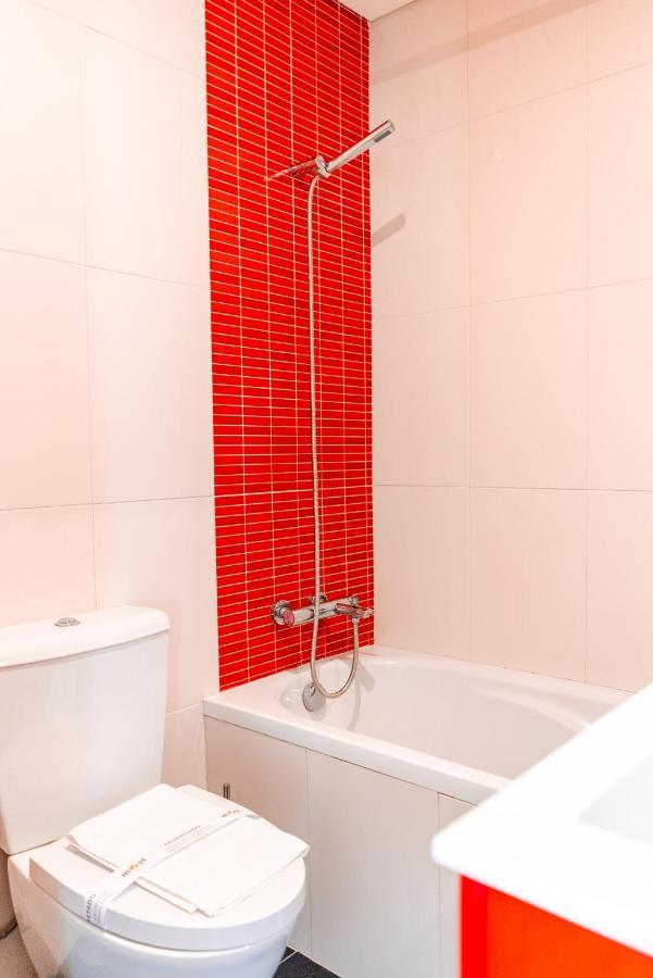 Sunny In The Heart Of Lapa - 5min Walk To Metro! Apartment