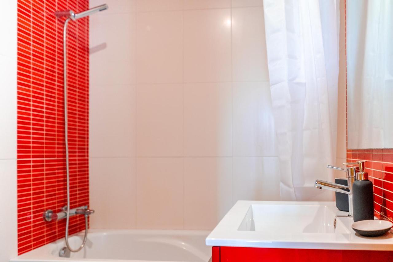 Sunny In The Heart Of Lapa - 5min Walk To Metro! *